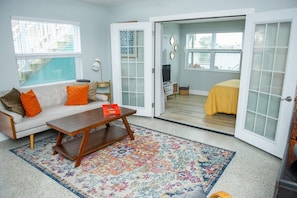 The bright and airy living room overlooks the master bedroom and the intercoastal. Large TV with cable. Unit has excellent Wifi.