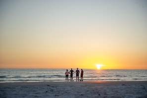The property sits on the intracoastal waterway and is just a short 3 minute walk to beach access, where you can enjoy the beautiful softy sand of Indian Rocks Beach.