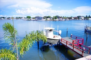 The home is located directly on the intracoastal of Indian Rocks Beach. Sit out on the deck to drink your morning coffee, watch the dolphins, manatees, and other various sea life that you are guaranteed to see! The walk out to the beach-less than a 3 minute walk