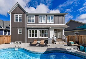 Chalet - Pool Side