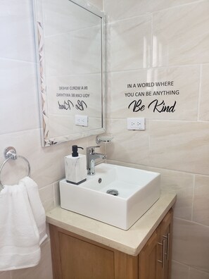 Master room bathroom