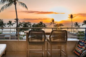 Start your day with a cup of coffee and end your day with a glass of wine on the lanai while enjoying stunning views of Maui, West Maui Mountains and the Lanai Island from the outdoor seating area or the comfy daybed.