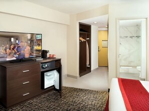 Comfortable unit with 1 King size bed. Exact unit will be assigned upon arrival. Views, colors and decor may vary.