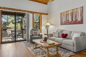 Living Room: upstairs, with pull out sofa