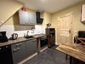 Cabinetry, Eigentum, Möbel, Sinken, Countertop, Zapfhahn, Schublade, Spüle, Küche, Interior Design