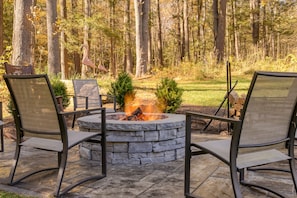 Firepit is the perfect place for drinks and stargazing at night.