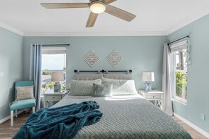 Master Bedroom with a comfortable Serta king-size mattress.