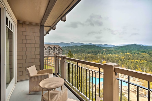 Cle Elum Vacation Rental Condo | 1BR | 1BA | 870 Sq Ft | Step-Free Access