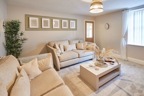 Sion Hall Cottage, Alnwick - Host & Stay