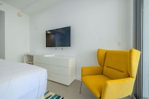 Master bedroom w/ King size bed