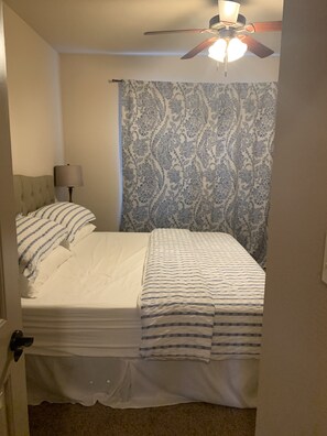 2nd bedroom - King bed