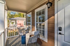 Front Porch | Outdoor Seating