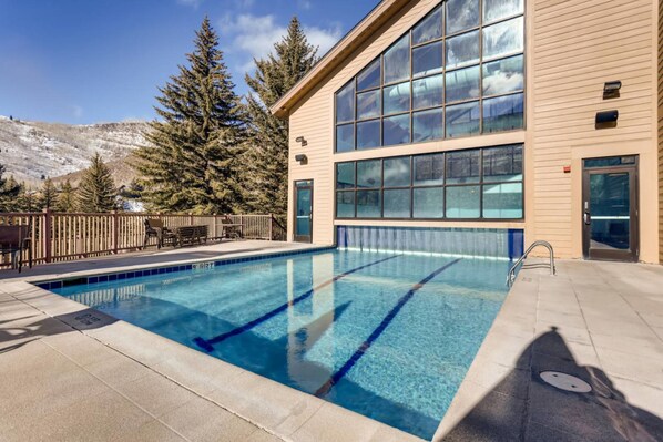 Indoor/outdoor pool