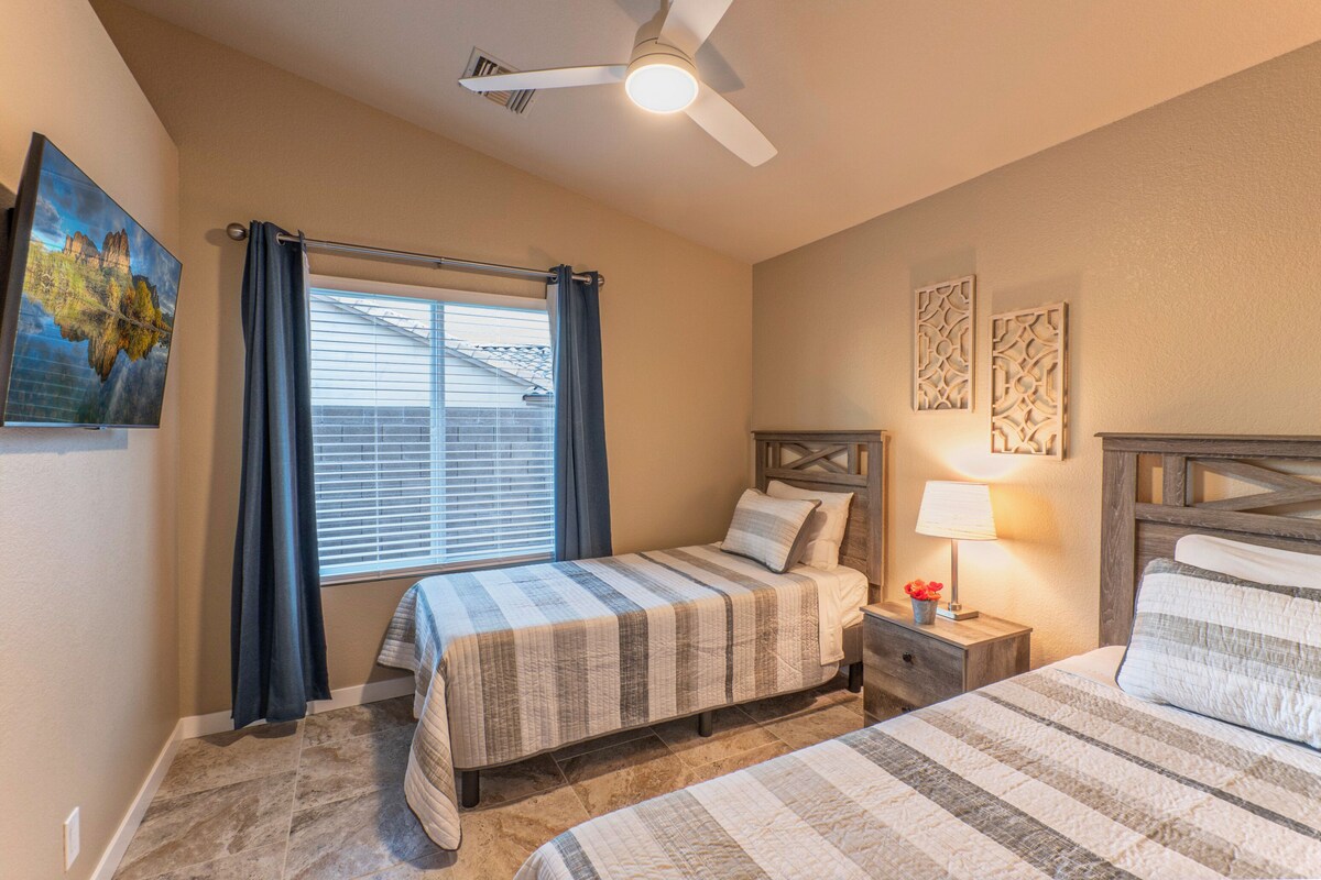 Mesa: Near Golf & Trails, Htd POOL, Spa, Putt Green, Fire Pit, Patio TV, Poker & Pool Tables