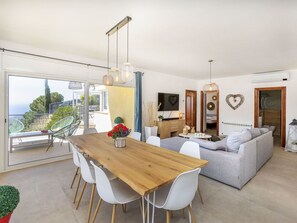 Möbel, Tabelle, Bilderrahmen, Gebäude, Holz, Interior Design, Pflanze, Flooring, Fussboden, Wohnzimmer