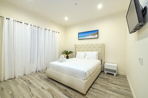This 3rd bedroom has queen size bed.