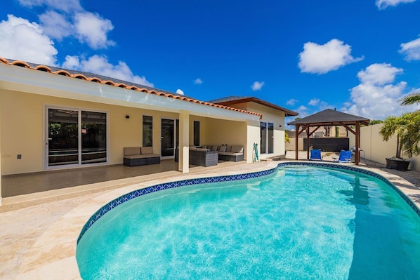 Newly Renovated 4BR 4BA Private Pool @ Eagle Beach (7349)