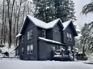 Located 3 miles from Belleayre Ski Resort.  