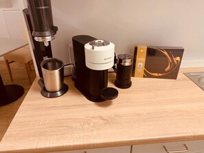 Kaffee und/oder Kaffeemaschine