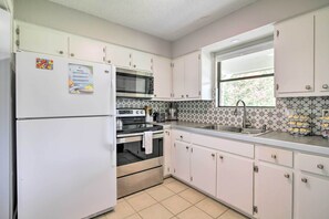 Kitchen | Coffee Maker | Complimentary Coffee | Toaster | Spices | Dishwasher