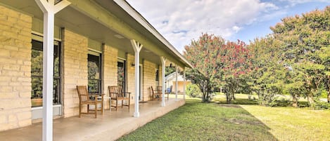 Jonestown Vacation Rental | 3BR | 3BA | 1,064 Sq Ft | 1 Step to Enter