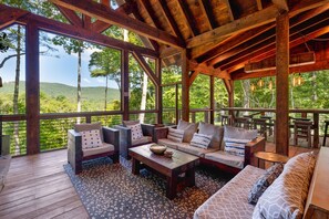 Copperline Lodge - Entry Level Deck Views