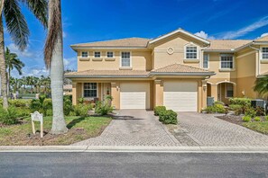 HSRP1 - Corner townhome in the  gated community of Heatherstone at Rookery Pointe in Estero