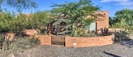 Tucson Vacation Rental | 3BR | 3BA | Step-Free Access | 1,650 Sq Ft