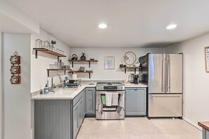 Kitchen | In-Unit Washer/Dryer