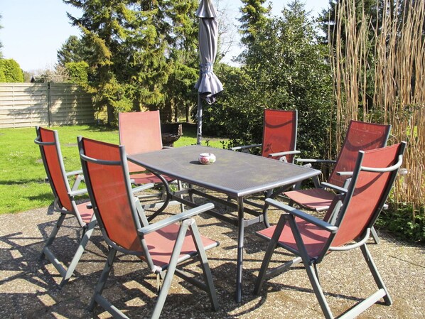 Table, Plant, Furniture, Property, Outdoor Table, Chair, Shade, Tree, Outdoor Furniture, Wood