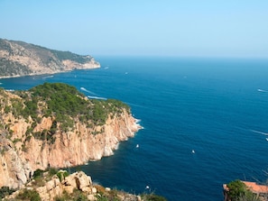 Wasser, Himmel, Daytime, Azurblau, Gebäude, Küsten Und Ozeanische Forms, Gewässer, Landschaft, Strand, Natürliche Landschaft
