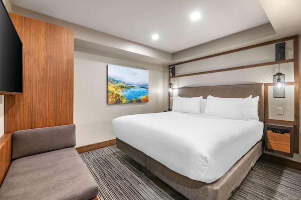 Unit with 2 King size beds. Exact unit will be assigned upon arrival. Views, colors and decor may vary.