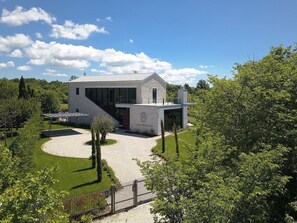 Tägliche Ansicht der Kroatien luxuriösen Familienvilla Valens Residence in Istrien mit beheiztem Pool, Sauna und Fitnessraum.