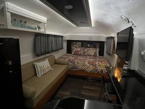 Queen size bed and sitting area