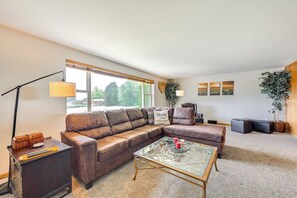 Living Room | Free WiFi | Central Heat & A/C