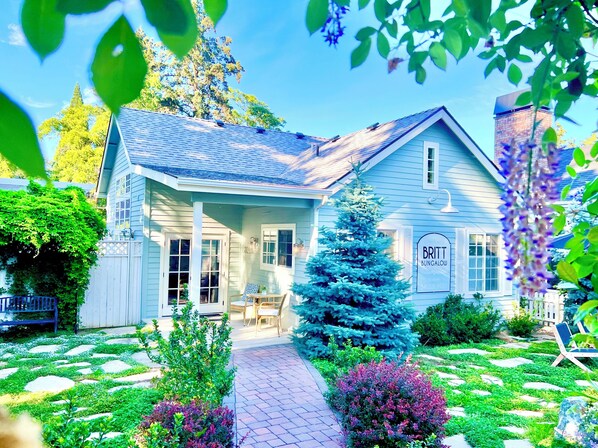 Britt Bungalow 2024