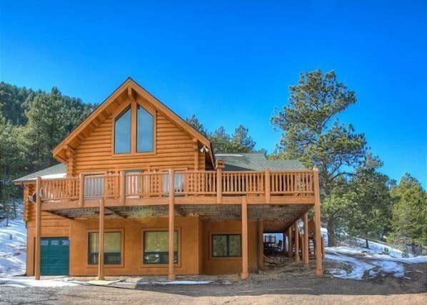 Front Log Home.jpg