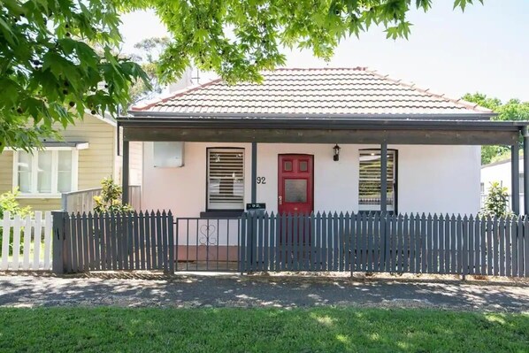 'Orana' Cottage Streetscape