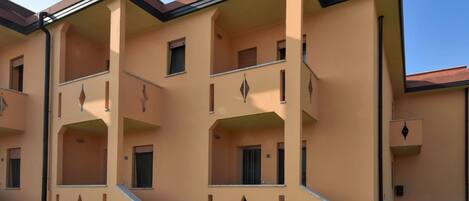 Edificio, Cielo, Ventana, Planta, Casa, El Terreno Del Lote, Barrio Residencial, Fachada, Diseño Urbano