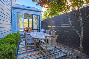 The private courtyard features a dining table that seats 6 and an electric grill.