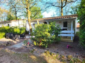 chalet B10 met terras en voorhof