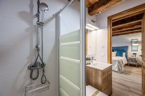 Bathroom with shower tray