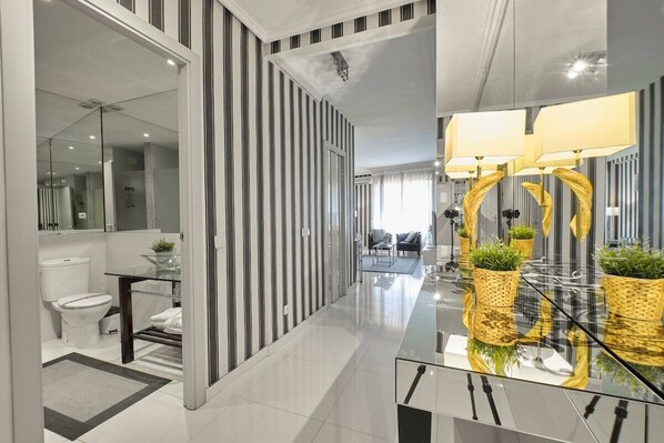 General view of the apartment from the entrance.