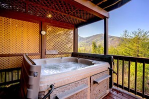 Little Bear Lookout_Hot Tub in open porch_Enchanted Mountain Ret