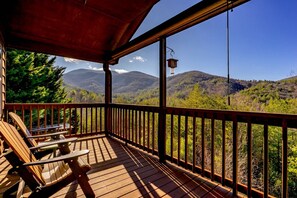 Little Bear Lookout_Cover Porch with Comanding Mountain View_Enc