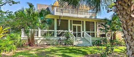 Screened porch with Balcony overlooking the lagoon
