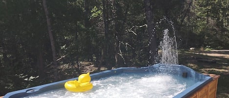 Bañera de hidromasaje al aire libre