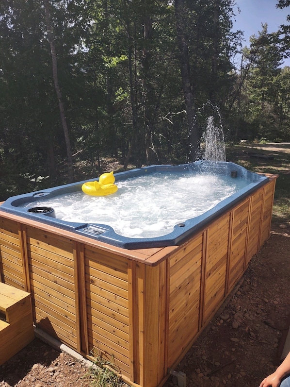 Outdoor spa tub