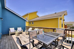 Front deck for people watching