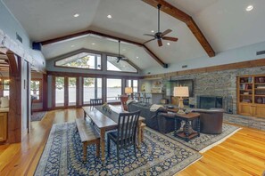 Dining/Living Areas